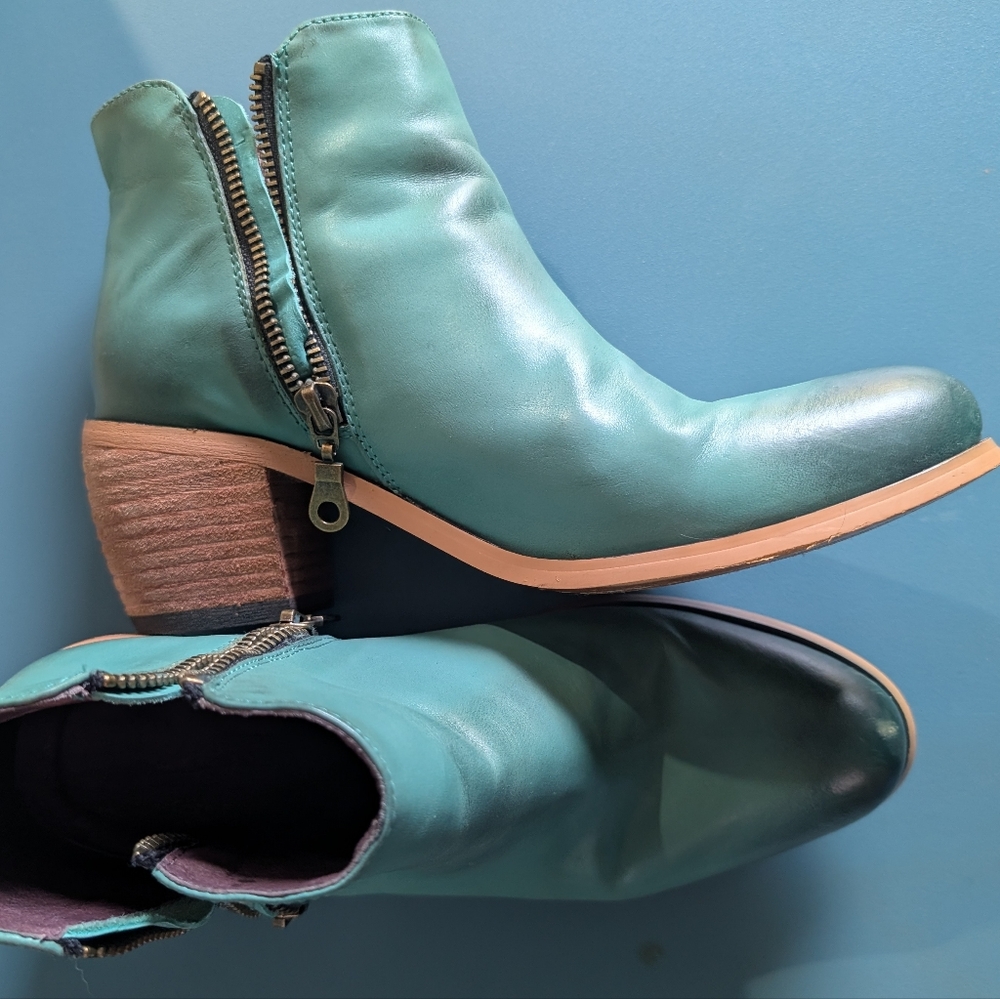 L&B Turquoise Ankle Boots with Dual Zippers